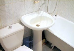 Установка раковины тюльпан в ванной в Полевской