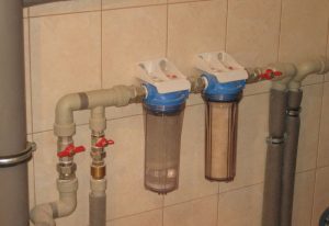 Установка проточного фильтра для воды в Полевской